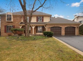 325 Hambletonian Dr, Oak Brook, IL 60523