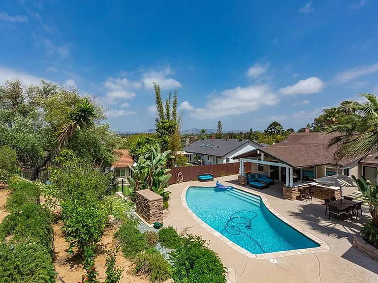 812 Crest Dr — Photo 39