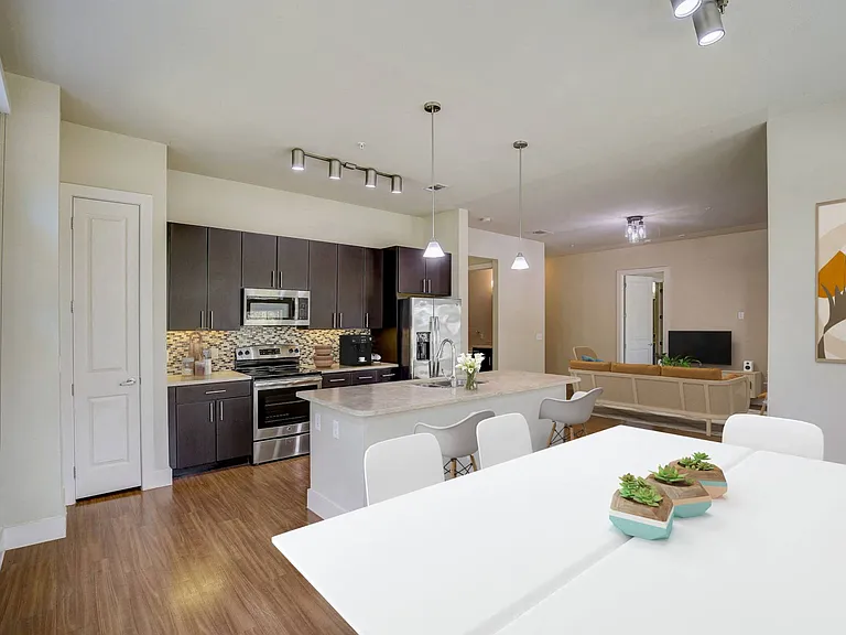 The Belvedere at Springwoods Village Apartments — Photo 5