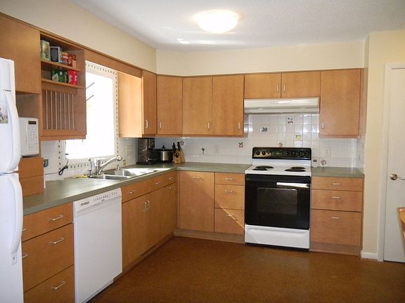 2nd image of 108 Aberdeen Ct