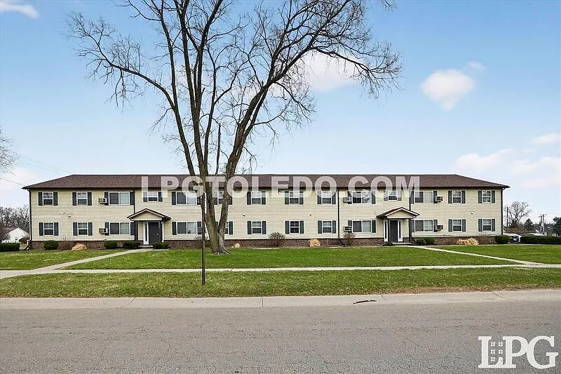 1220 Bedford Woods Dr #16