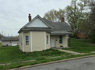 210 N 4th St, Elsberry, MO 63343