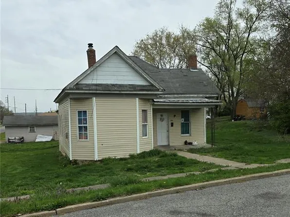 210 N 4th St, Elsberry, MO 63343