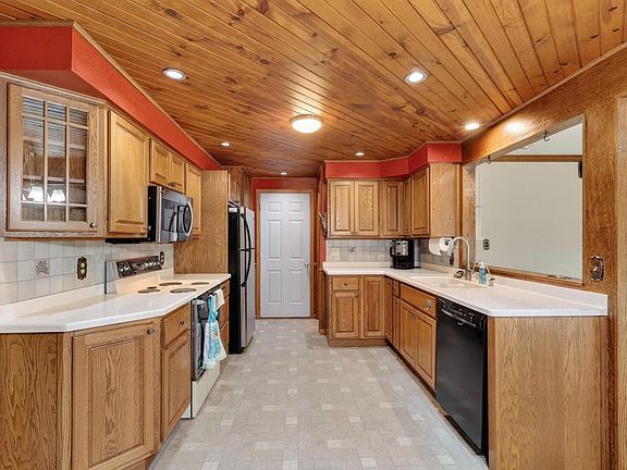 2nd image of 1060 LAKEWOOD LANE