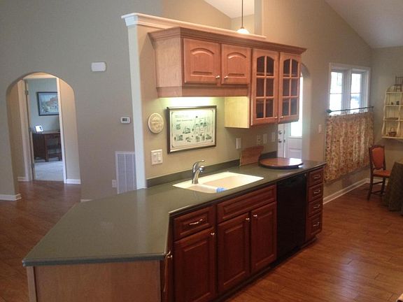 4th image of 34 Heatherhurst Cir