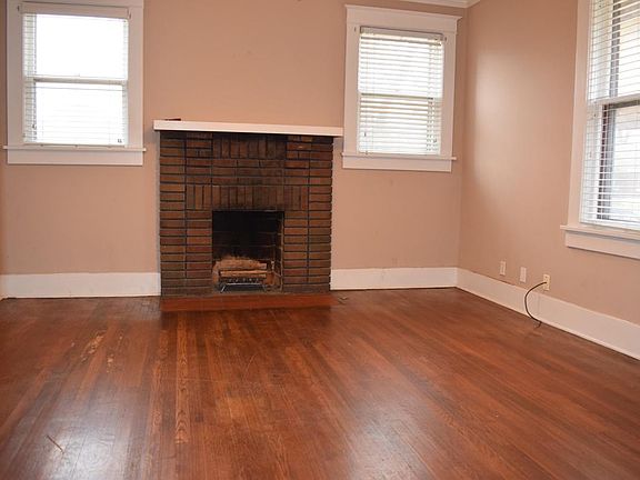 2nd image of 868 N Evergreen St