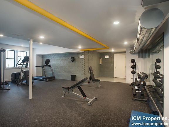 4th image of 2620 N Rockwell St #3N