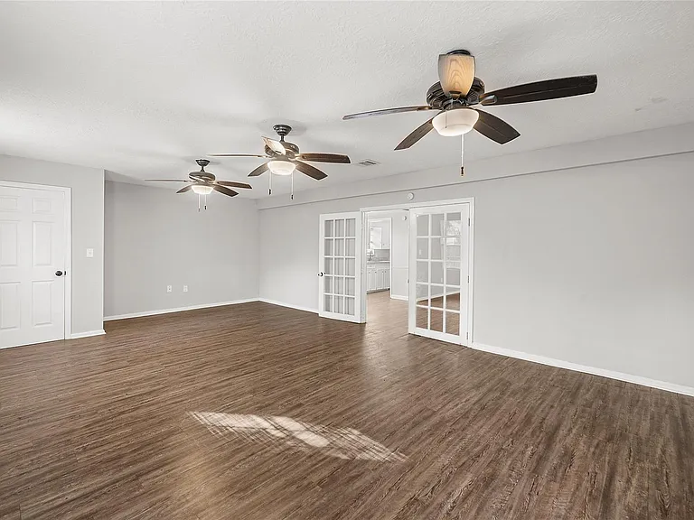 2929 Leroy St — Photo 13