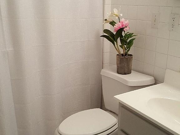 Main Bathroom 7.3x5.2