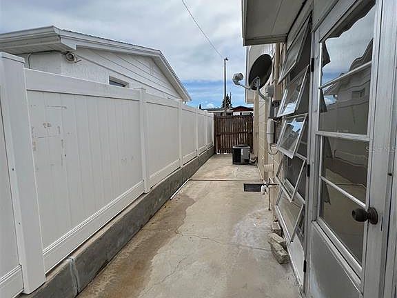 3rd image of 3420 Briar Cliff Dr