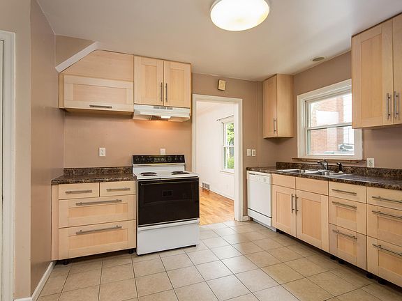 613 Division - Kitchen