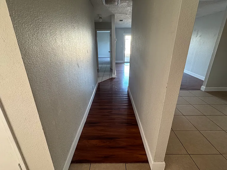 411 Cedar Ct — Photo 9