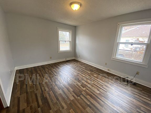 4th image of 814 NE Winfield Ave