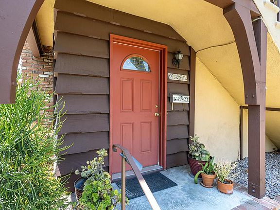 3rd image of 2391 El Molino Ave