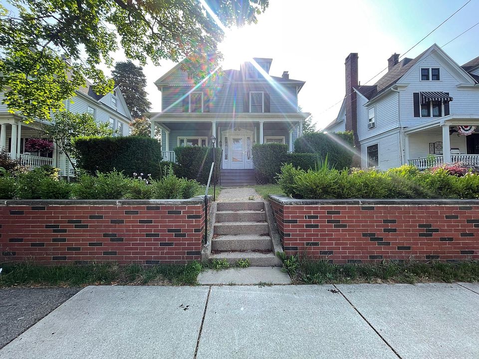 1st image of 702 Lakeview Ave