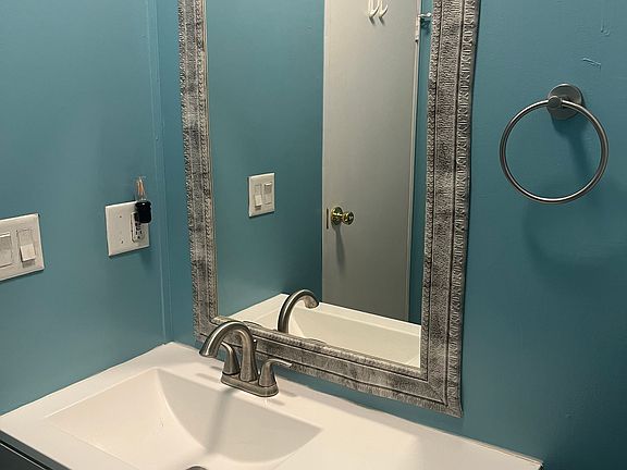 5th image of 9020 Fairglade Dr S