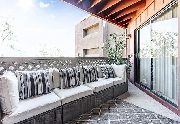 2x2 Patio