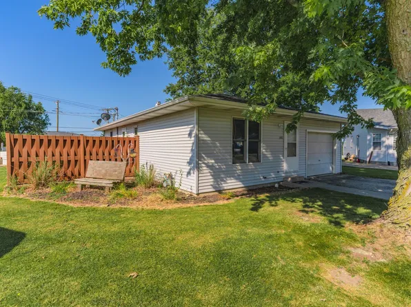 1406 W Trainor Dr, Pontiac, IL 61764