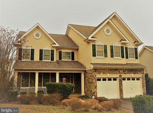 19151 Potomac Crest Dr, Triangle, VA 22172
