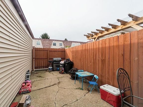 4th image of 4303 Bennington Blvd Unit 2D