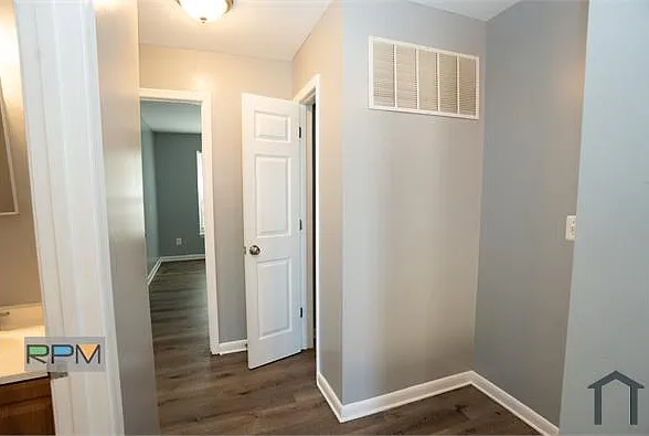 439 Freeman St — Photo 15
