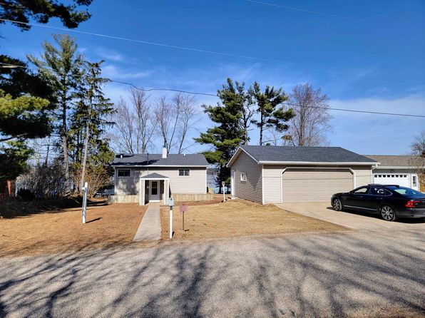 E5646 Waukaunaka St, Weyauwega, WI 54983