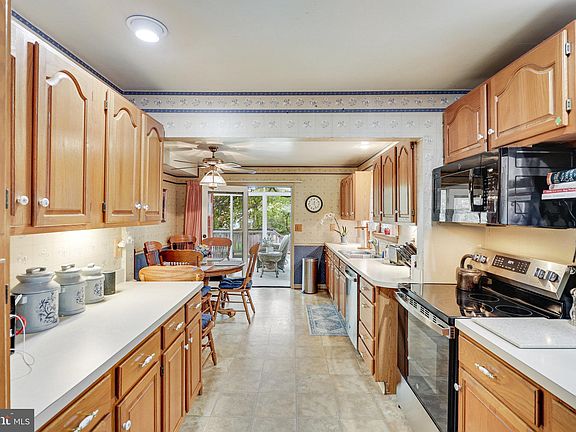 4th image of 2805 Woodlawn Ave