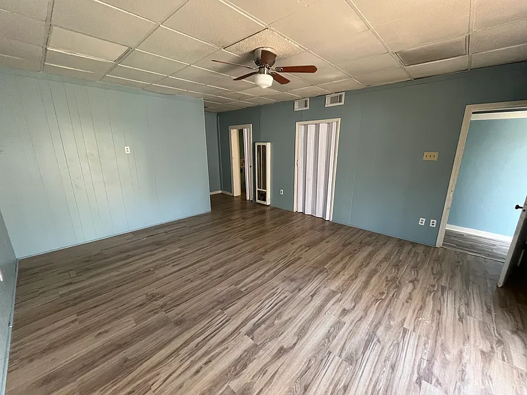 345 E Ridgeway St — Photo 22