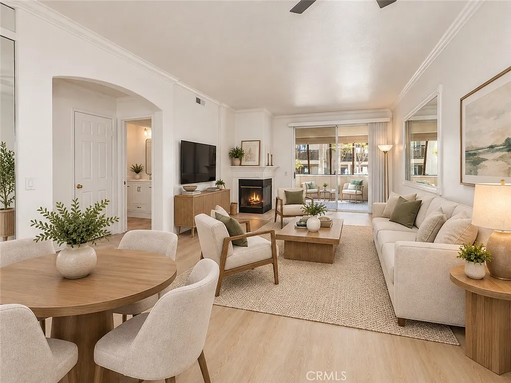2 bed, 971 sqft, $3,300 — Photo 3