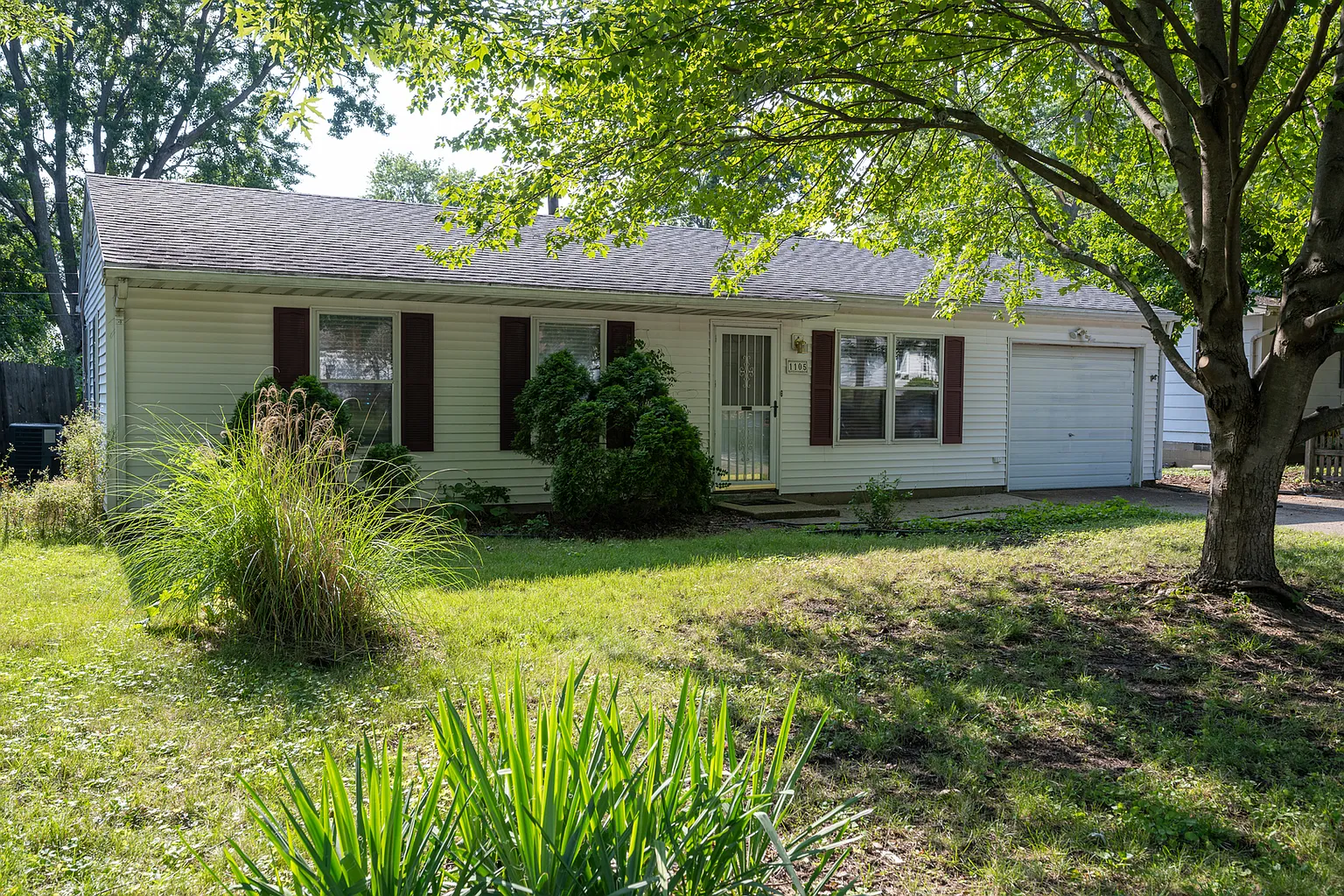 1105 Frank Dr photo 1