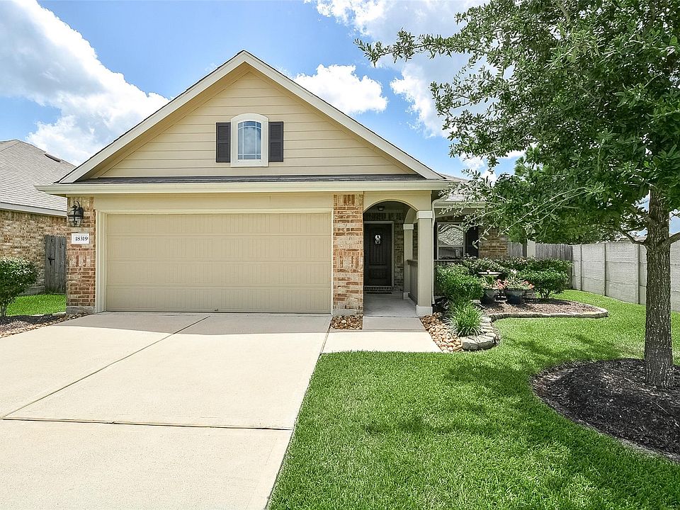 1st image of 18319 Russett Green Dr