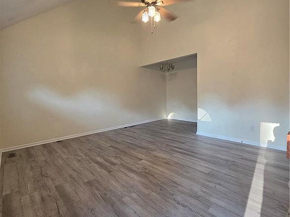 2nd image of 317 Clay St