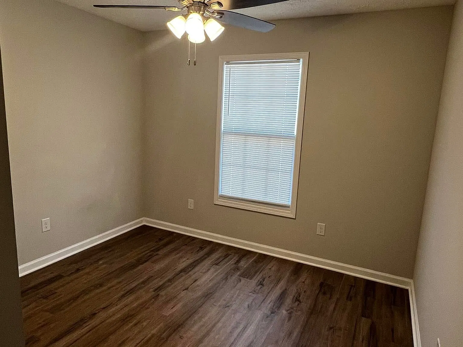 2 bed, 1.0 bath, 800 sqft, $1,100 — Photo 3