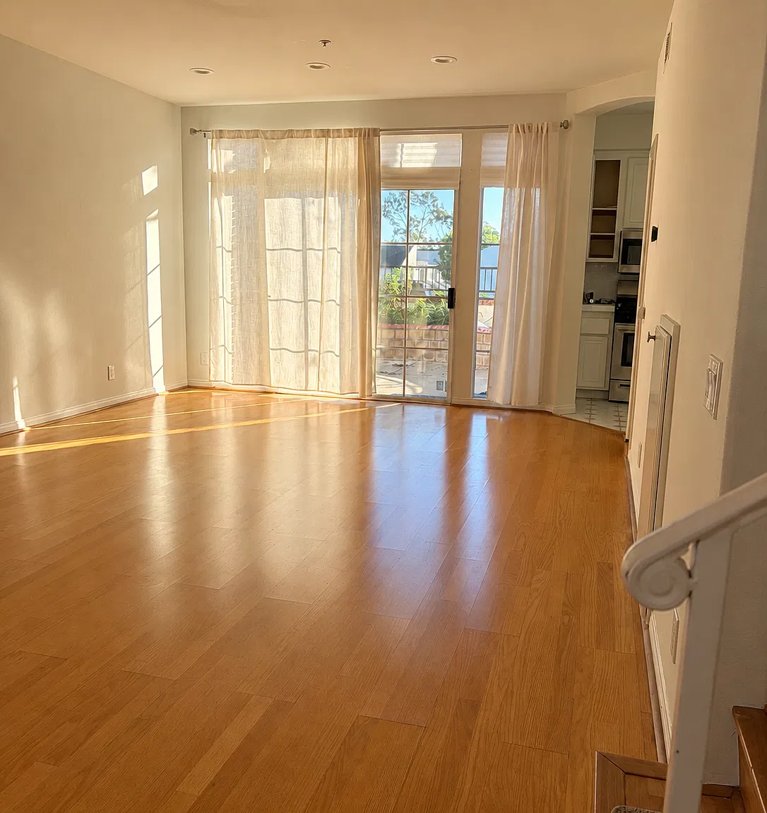 3 bed, 2.5 bath, 1515 sqft, $4,300 — Photo 3