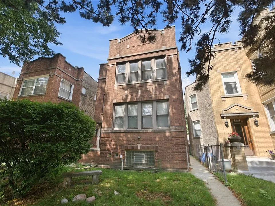 5742 N Rockwell St #2
