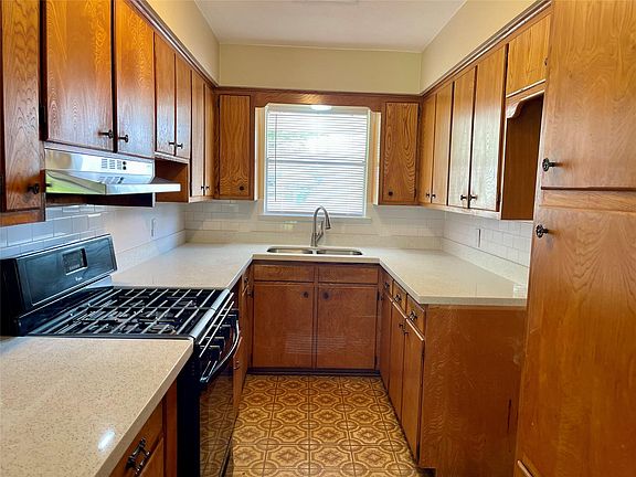 4th image of 3106 Ferry Rd