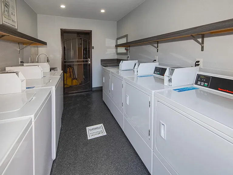Palomar Gardens Apartments — Photo 10