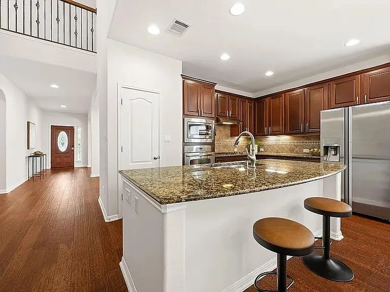 703 S Frontier Ln — Photo 14