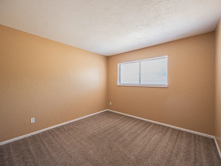 2130 W Cortez St — Photo 15