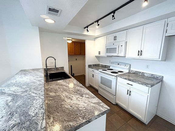 5th image of 179 Courtyard Dr #1