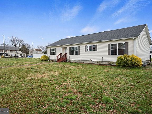 2nd image of 242 Shorty Ln
