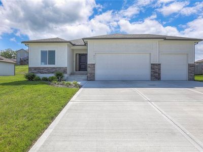 811 NW Hickory Ridge Dr, Grain Valley, MO, 64029