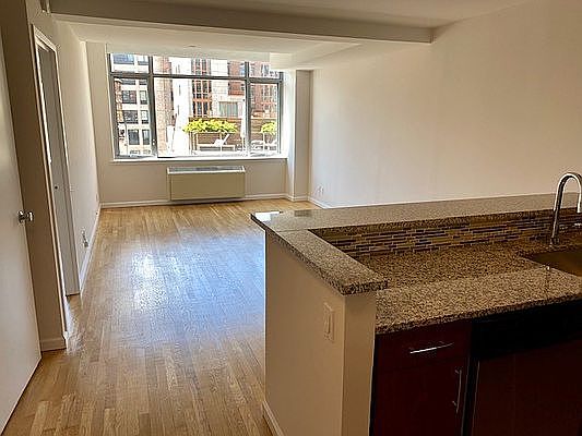 3rd image of 120 W 21st St APT 1012
