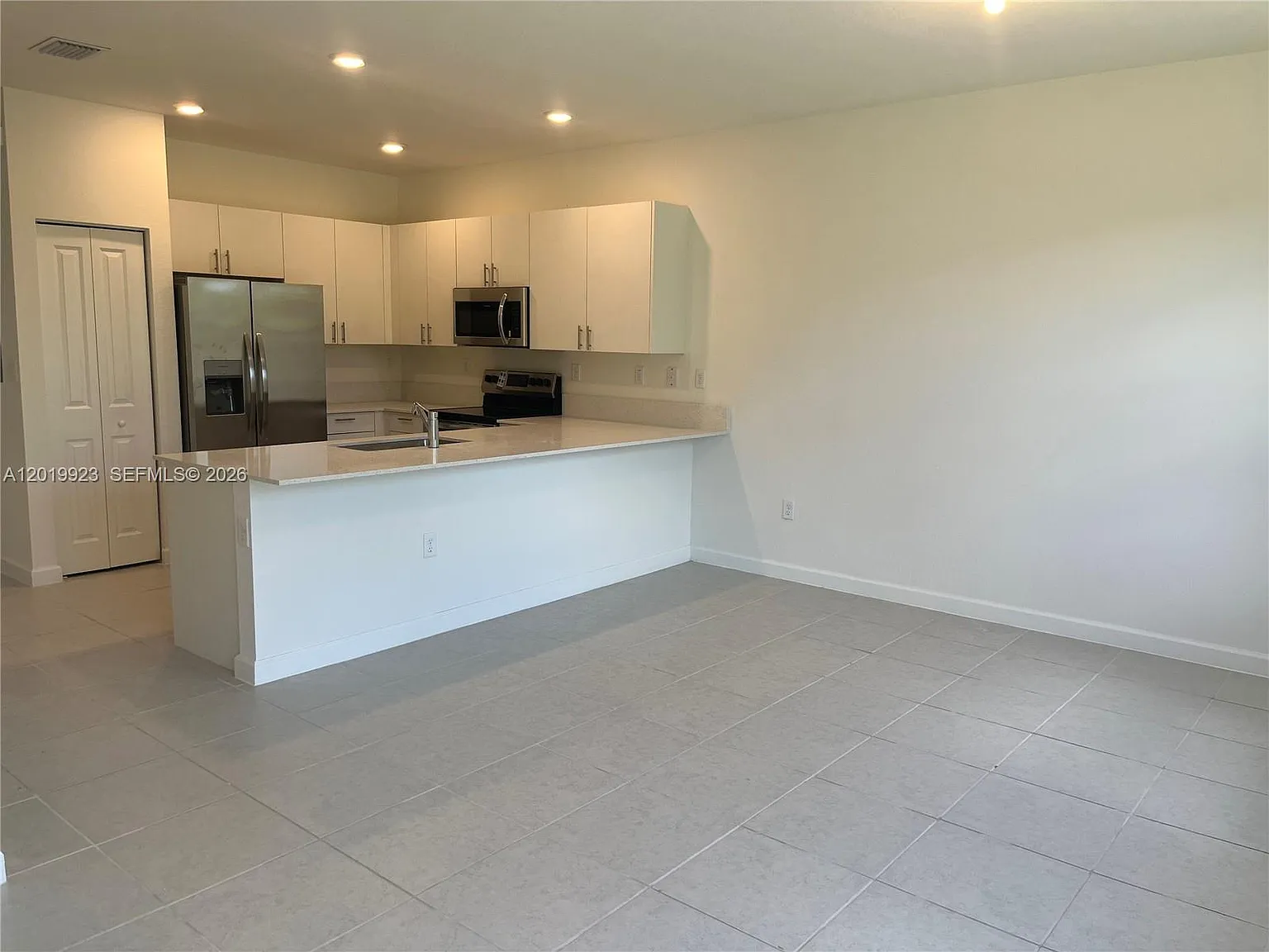 3 bed, 2.5 bath, 1545 sqft, $2,380 — Photo 2