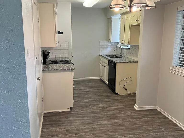 507 Hilltop Ln — Photo 10