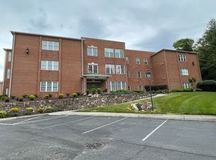 3060 McVitty Forest Dr APT 211, Roanoke, VA 24018