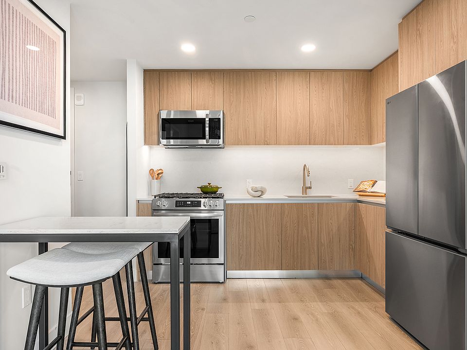 1st image of 54 Crown St #1211
