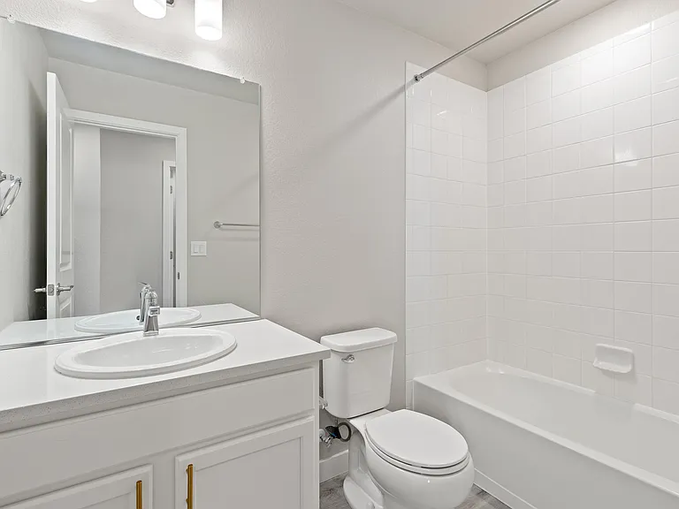 958 Colorado River Ave — Photo 24