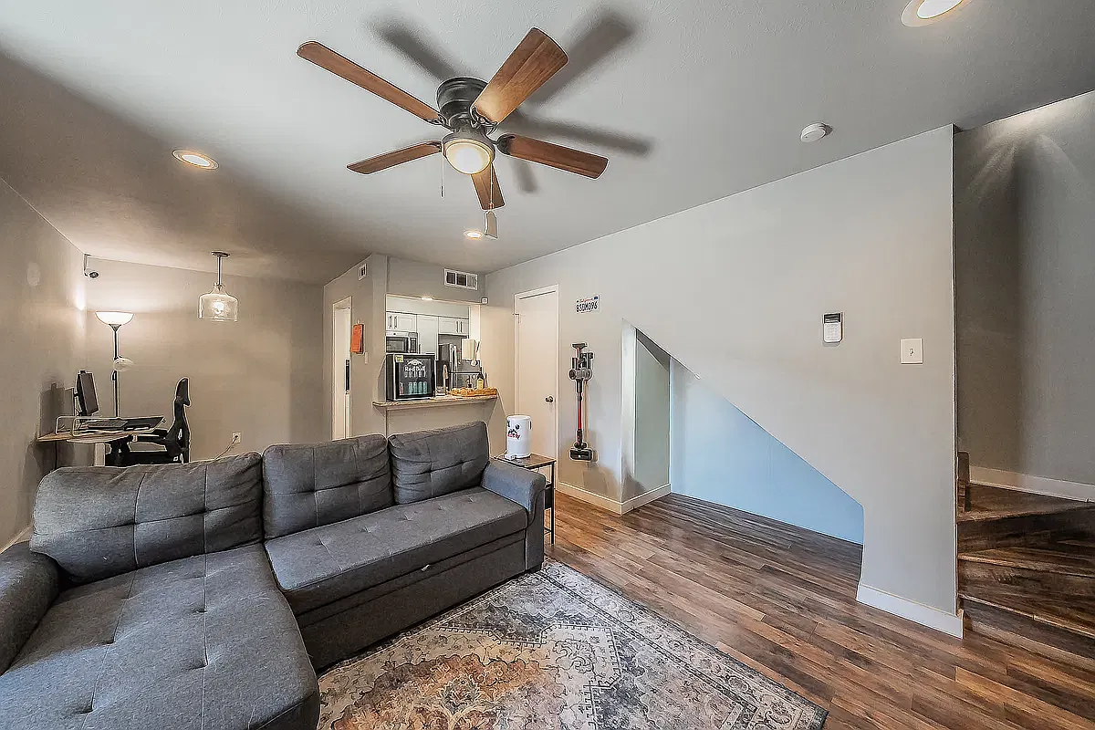 1 bed, 732 sqft, $1,300 — Photo 4