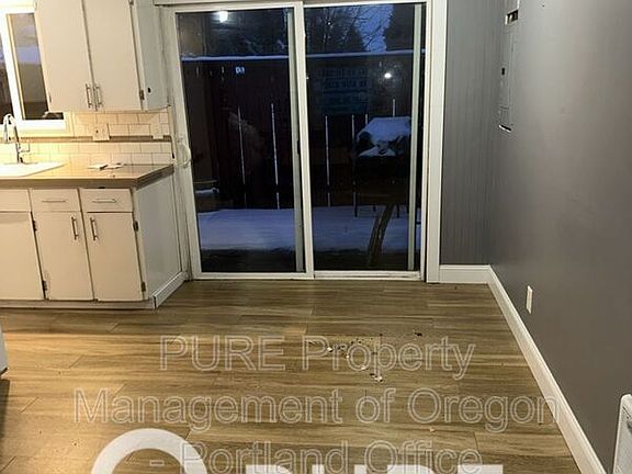 2nd image of 1049 SE Walnut St APT 12